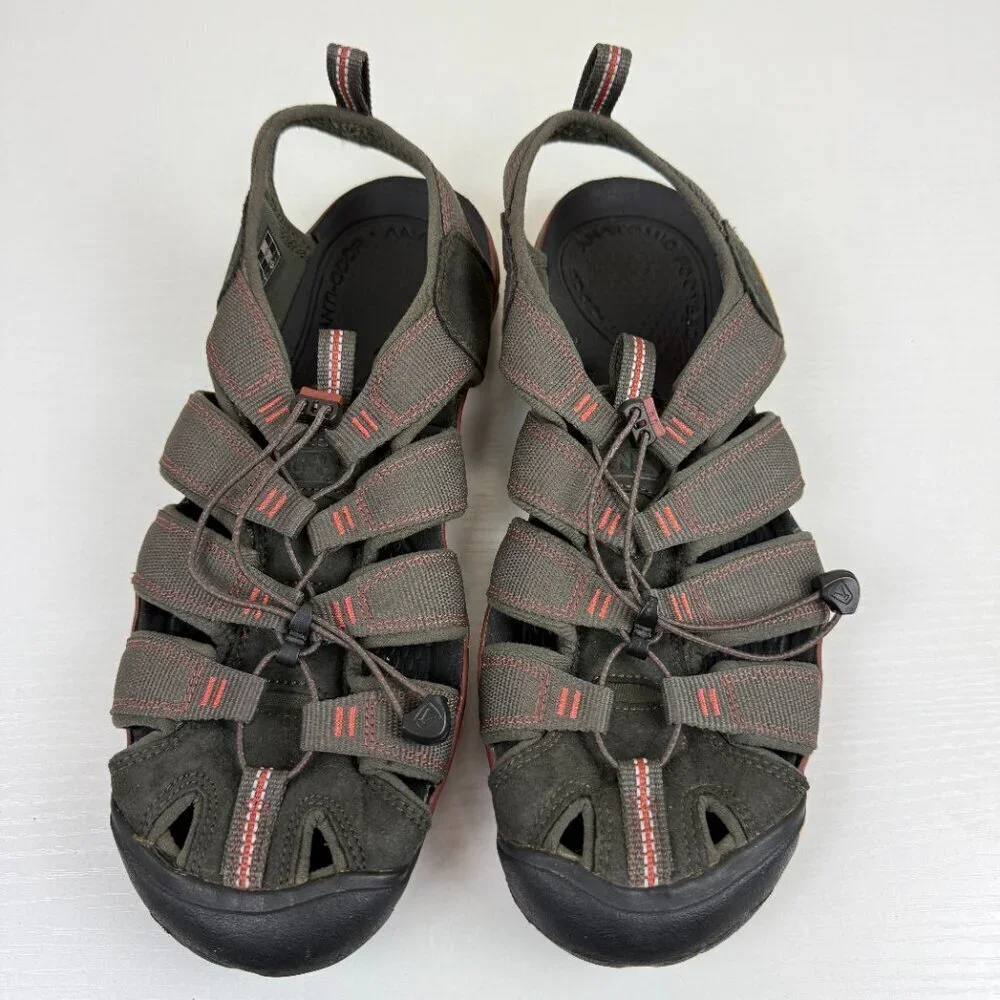 EUC Keen Clearwater CNX Sandals in the Raven/Tortoise Shell Colorway